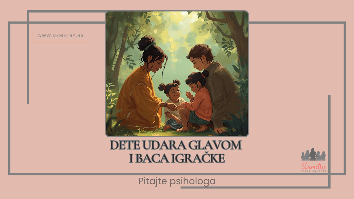 Dete udara glavom i baca igračke