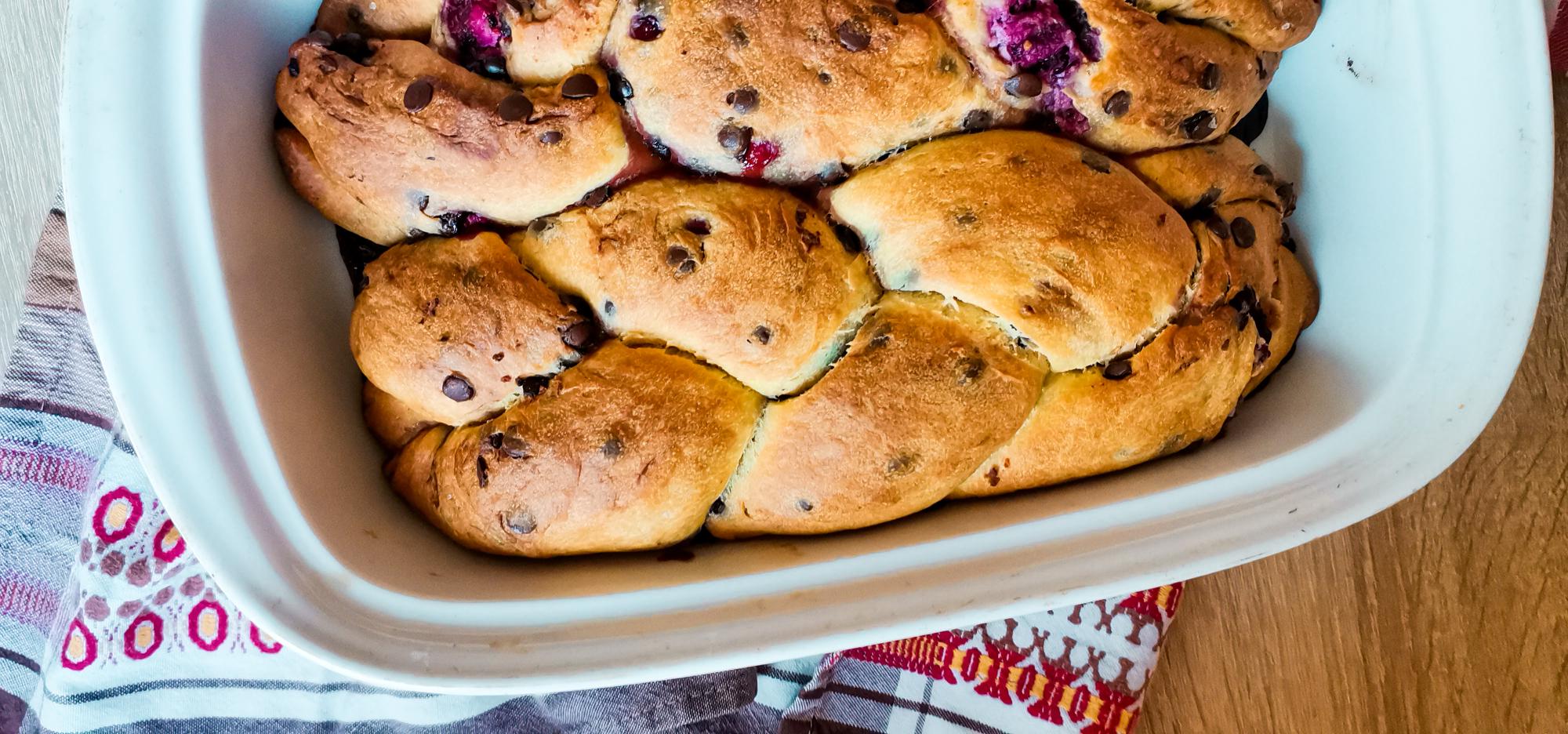 Pletenica sa čokoladom i šumskim voćem