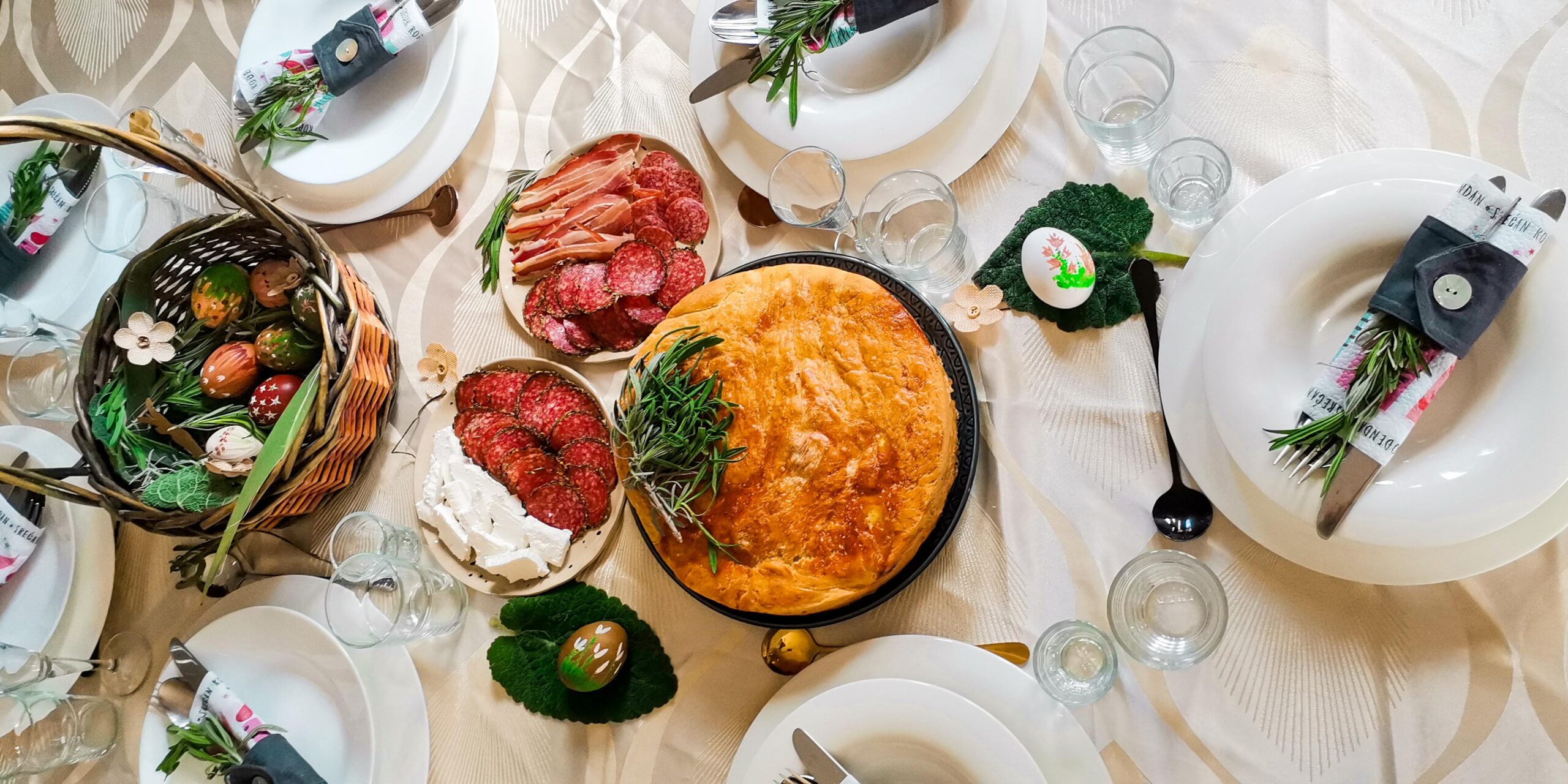 Uskršnja dekoracija sa lišćem