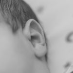 Kako prepoznati da dete ima problem sa sluhom