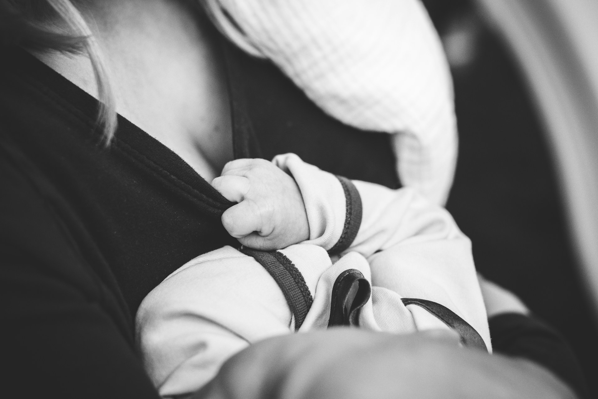 Beba dovoljno sisa – kako da znate da li je to tačno?