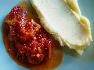 svinjsko meso u paradajz sosu