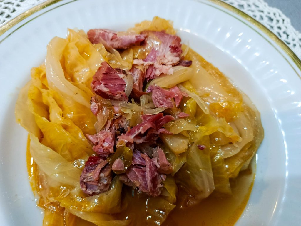 kiseli kupus sa kolenicom